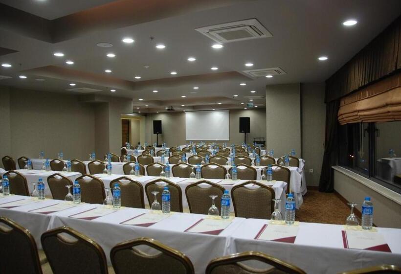 هتل Pi̇etra Volley