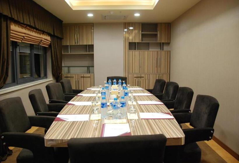 هتل Pi̇etra Volley