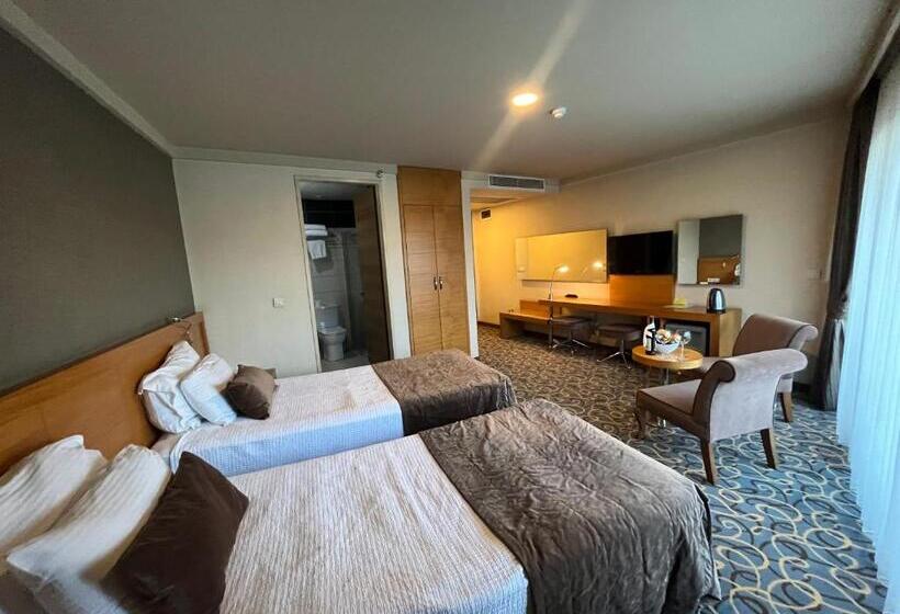 هتل Pi̇etra Volley