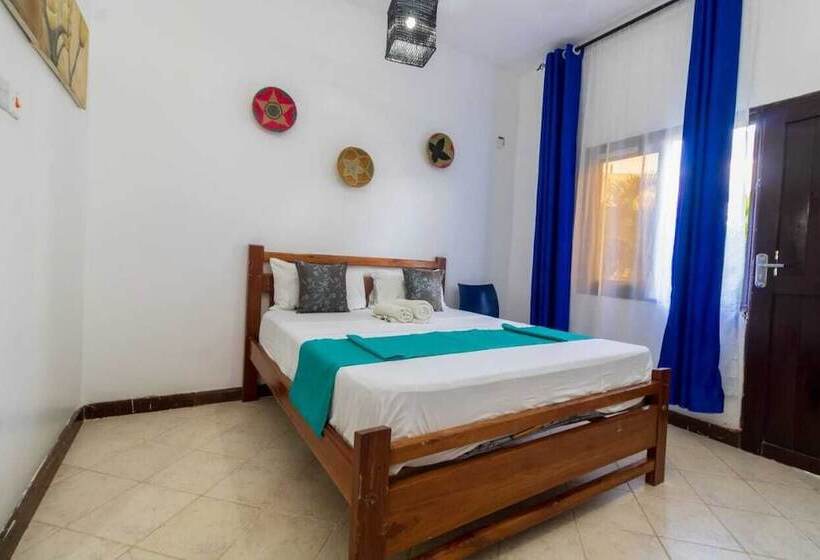 בית מלון כפרי The Pontoons Nyali A103