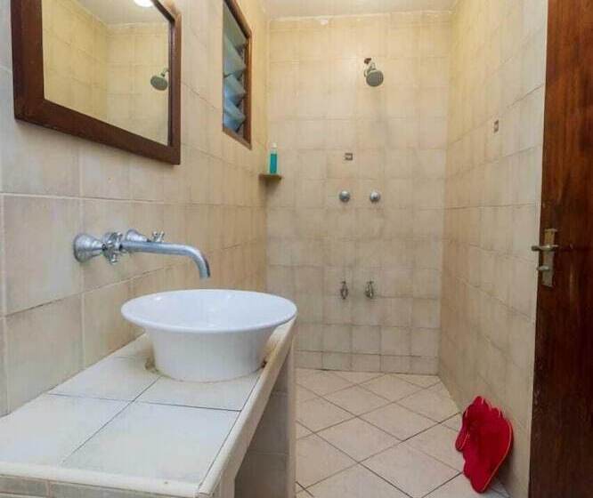 בית מלון כפרי The Pontoons Nyali A103