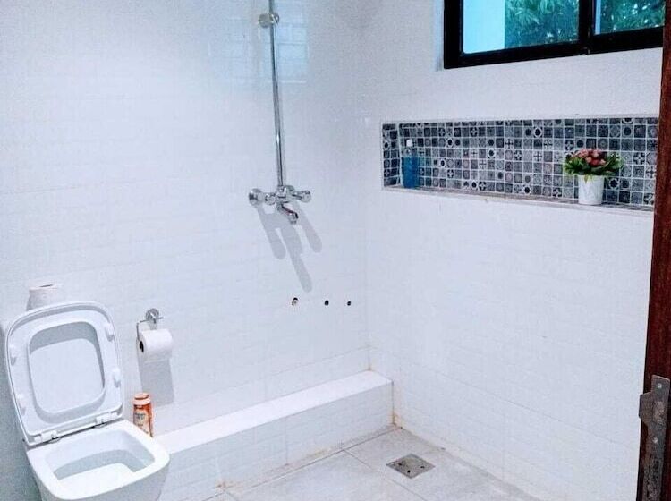 בית מלון כפרי The Pontoons Nyali A103