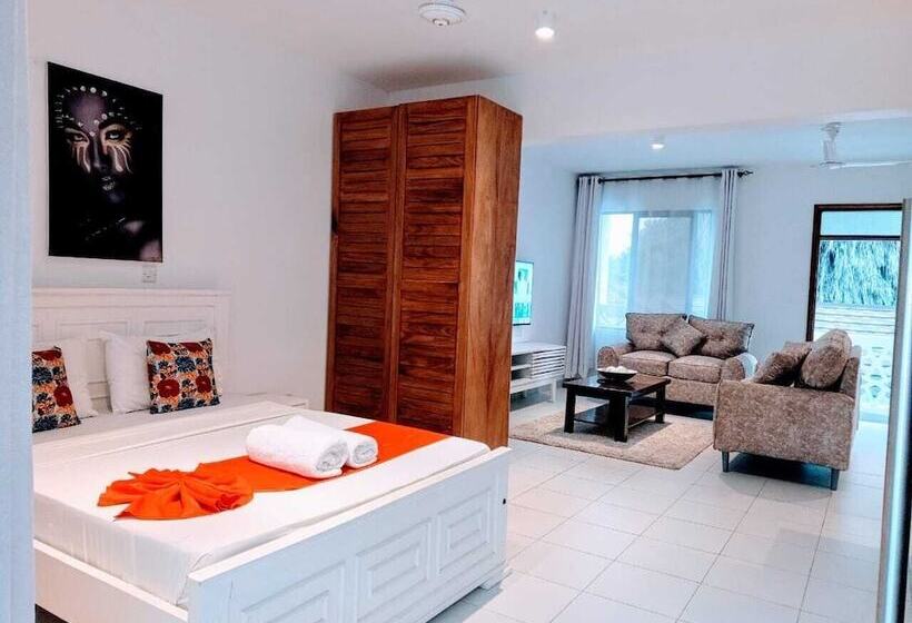 בית מלון כפרי The Pontoons Nyali A103