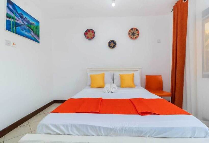 בית מלון כפרי The Pontoons Nyali A103