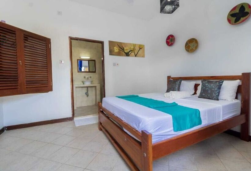 בית מלון כפרי The Pontoons Nyali A103