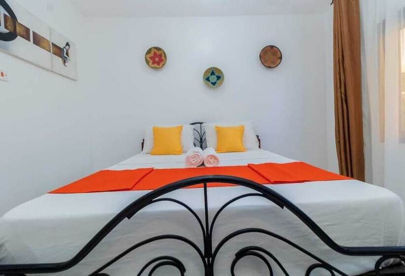 בית מלון כפרי The Pontoons Nyali A103