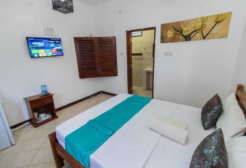 בית מלון כפרי The Pontoons Nyali A103