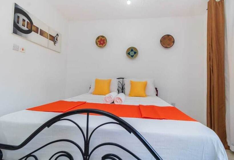 בית מלון כפרי The Pontoons Nyali A103