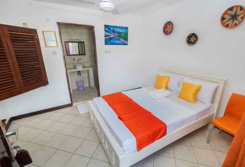 בית מלון כפרי The Pontoons Nyali A103