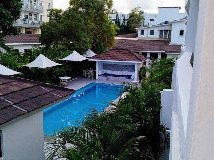 בית מלון כפרי The Pontoons Nyali A103