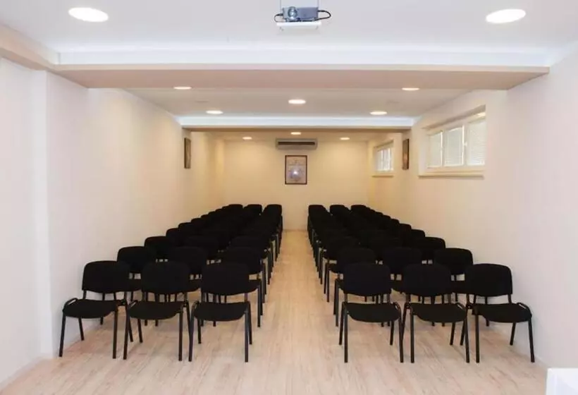 Le Mars Hotel Ladan