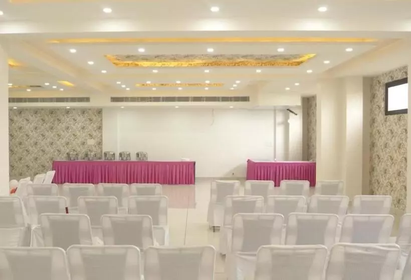 Le Mars Hotel Ladan