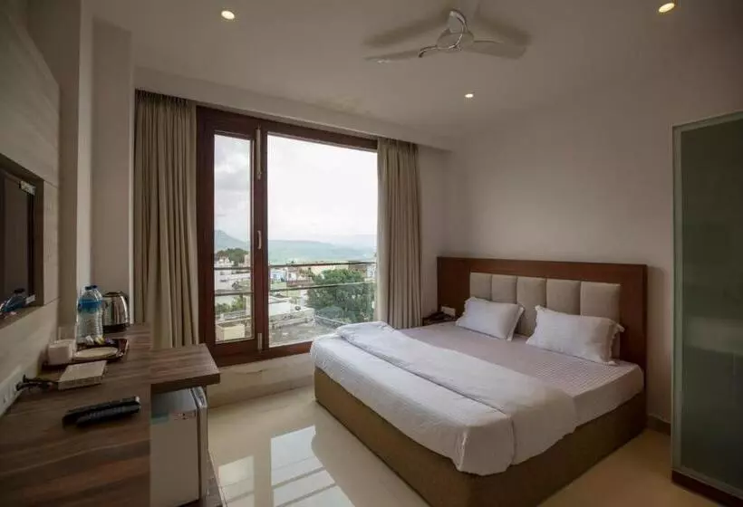 Le Mars Hotel Ladan