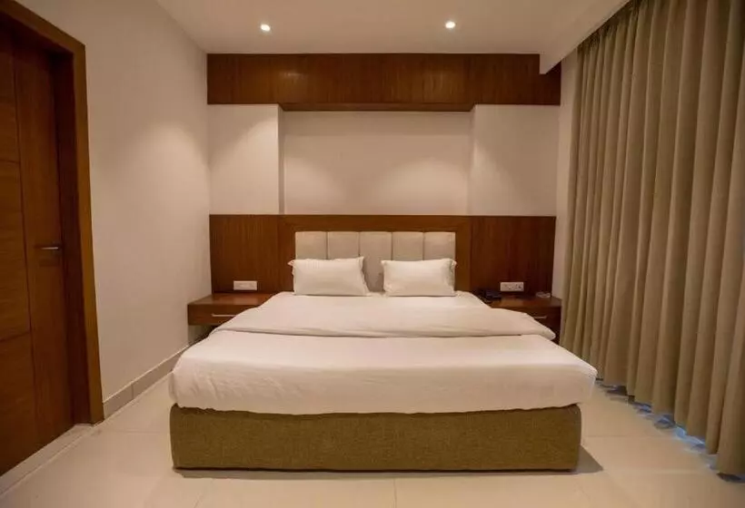 Le Mars Hotel Ladan