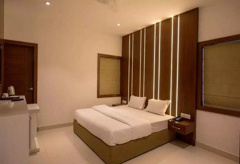Le Mars Hotel Ladan