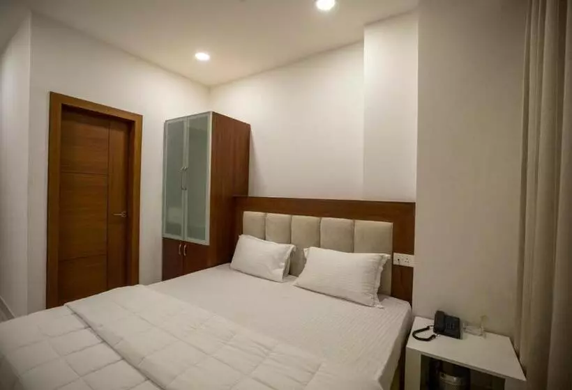 Le Mars Hotel Ladan