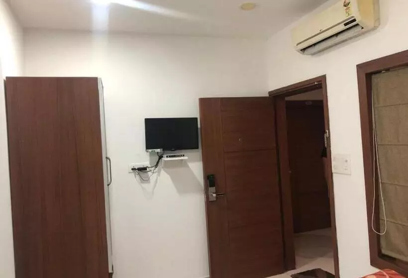Le Mars Hotel Ladan