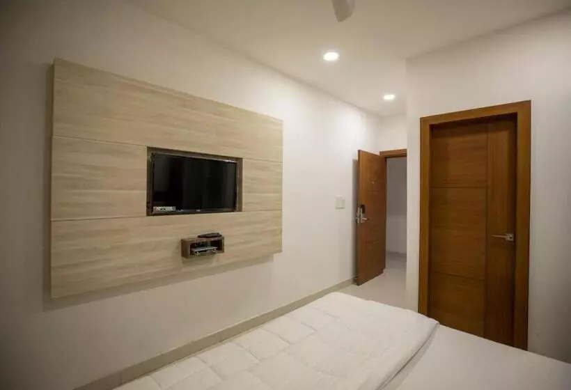 Le Mars Hotel Ladan