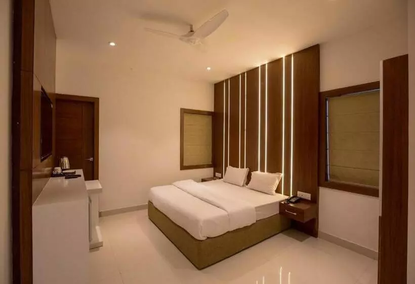 Le Mars Hotel Ladan