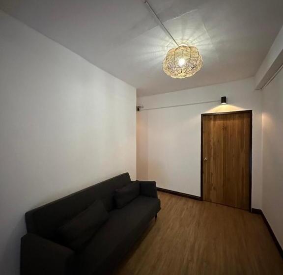 Thai Siwilai Hostel By Tcd