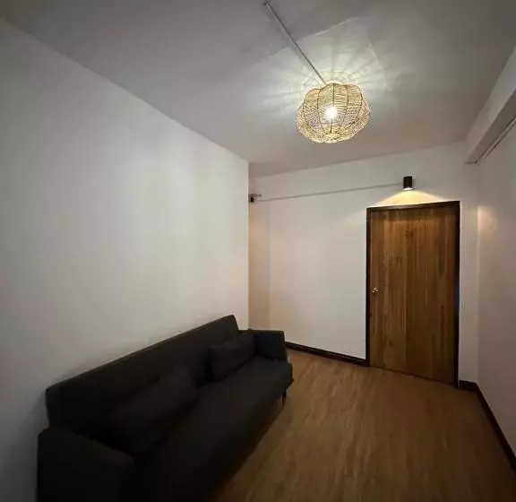 Thai Siwilai Hostel By Tcd