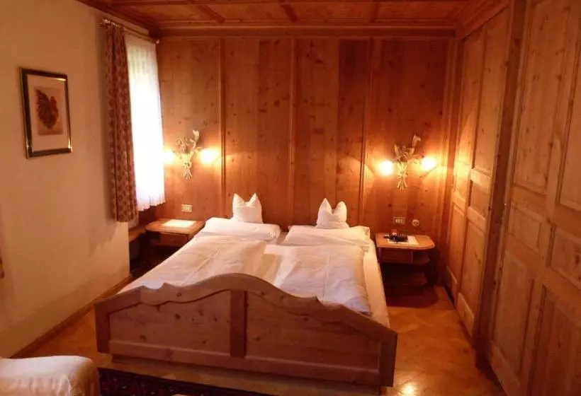 Aamiaismajoitus (B&B) Chalet Ciasa Alexander