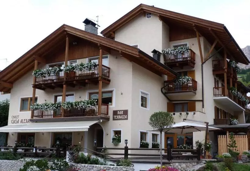 Aamiaismajoitus (B&B) Chalet Ciasa Alexander