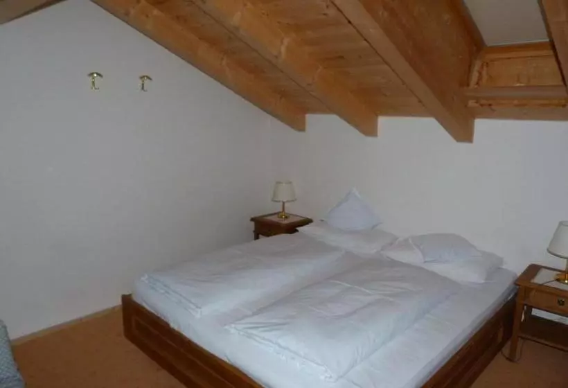 Aamiaismajoitus (B&B) Chalet Ciasa Alexander