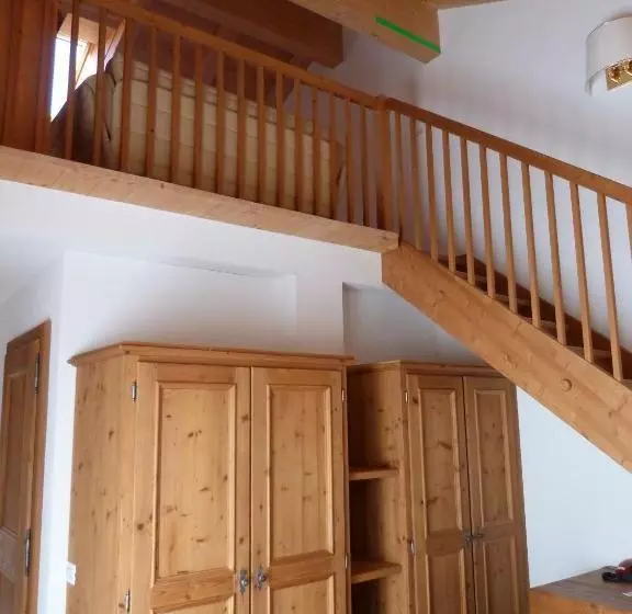 Aamiaismajoitus (B&B) Chalet Ciasa Alexander