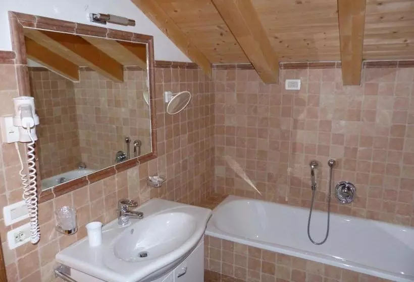 Aamiaismajoitus (B&B) Chalet Ciasa Alexander