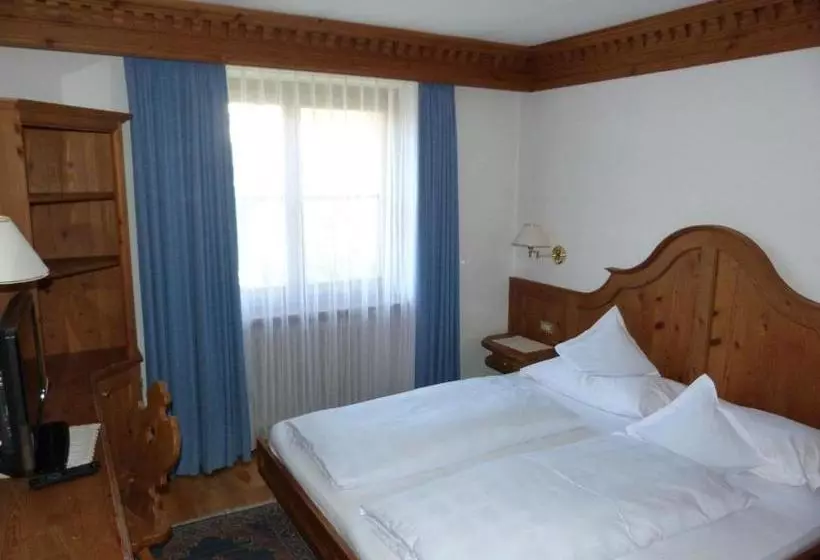 Aamiaismajoitus (B&B) Chalet Ciasa Alexander