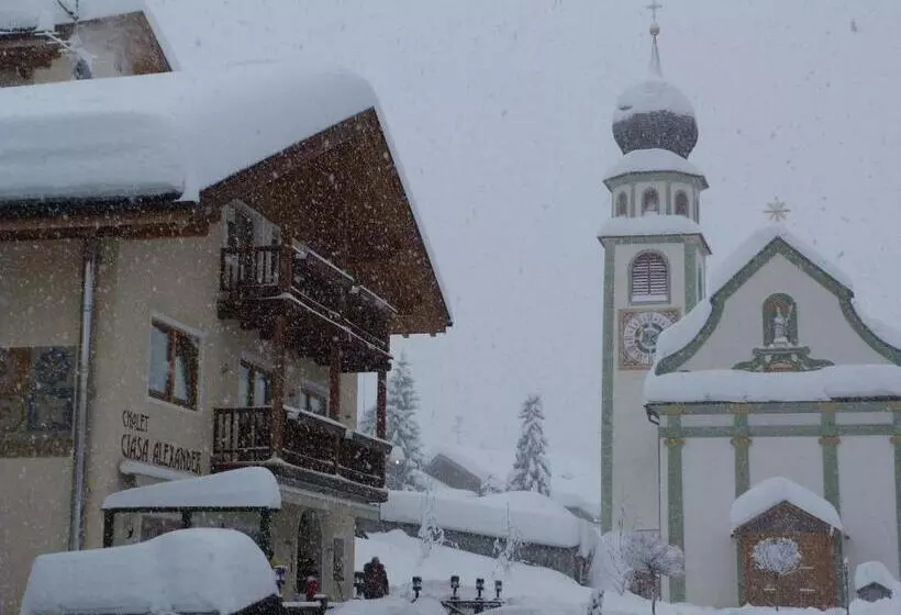 Aamiaismajoitus (B&B) Chalet Ciasa Alexander
