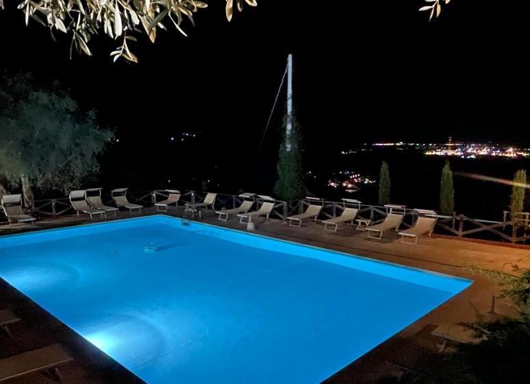 مبيت وإفطار Madonna del Poggio