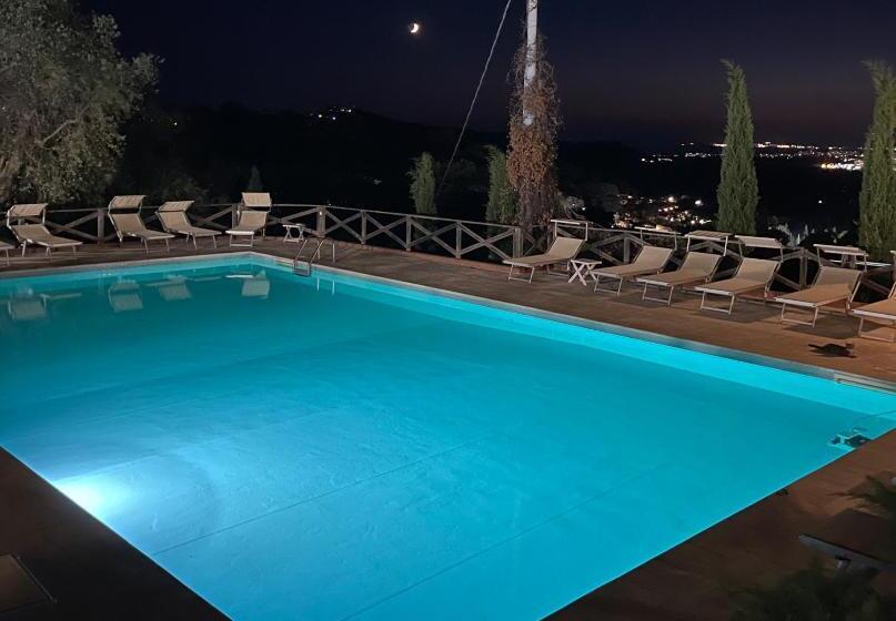 مبيت وإفطار Madonna del Poggio