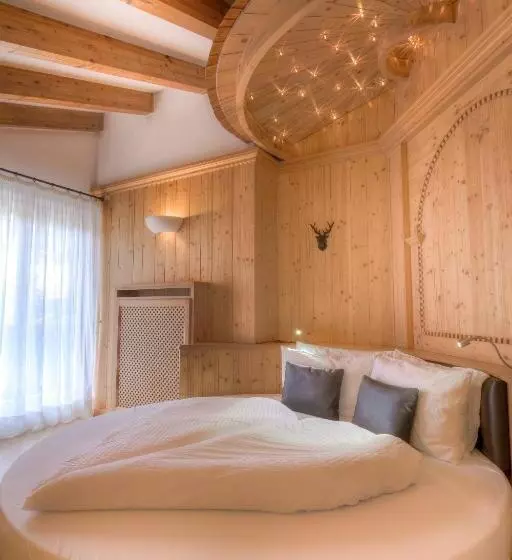 هتل Madonnina Resort And Wellness