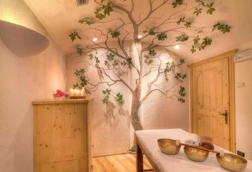 هتل Madonnina Resort And Wellness