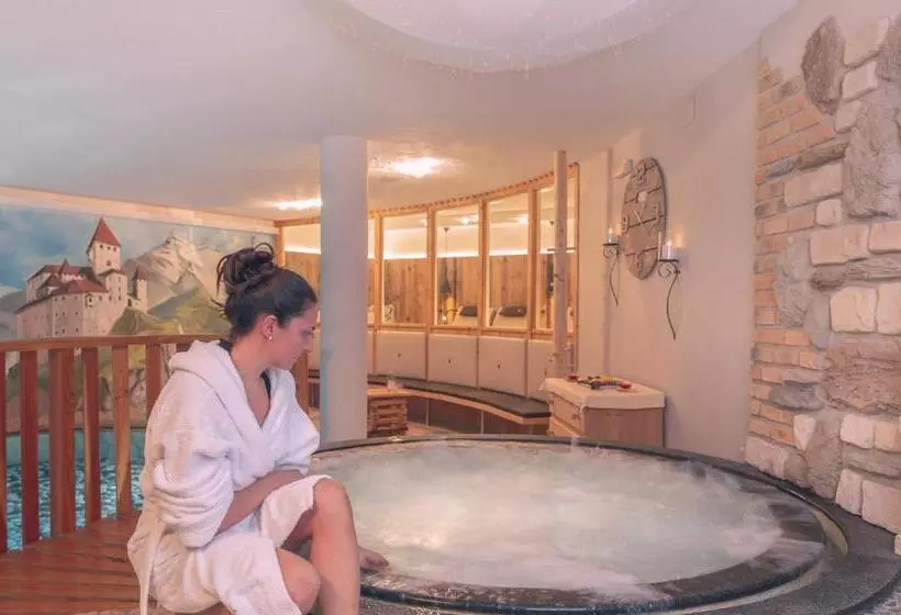 هتل Madonnina Resort And Wellness