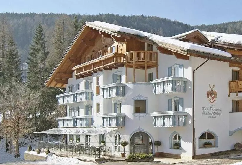 هتل Madonnina Resort And Wellness