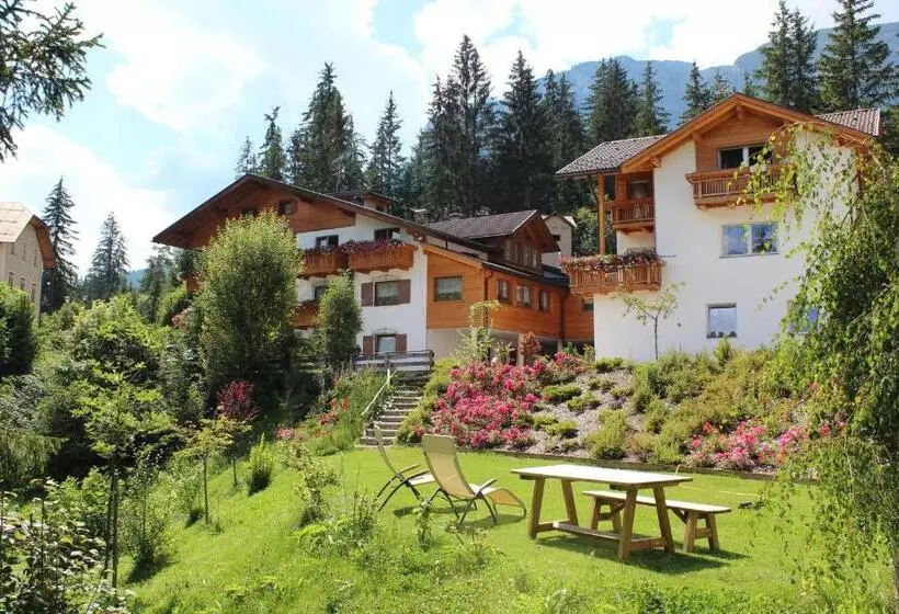 Hotelli Runcac