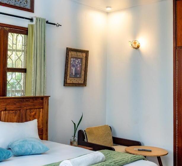 تختخواب و صبحانه Green Square Grove