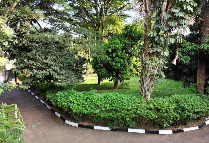 تختخواب و صبحانه Green Square Grove