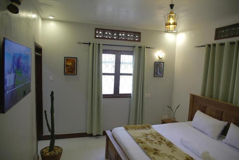 تختخواب و صبحانه Green Square Grove