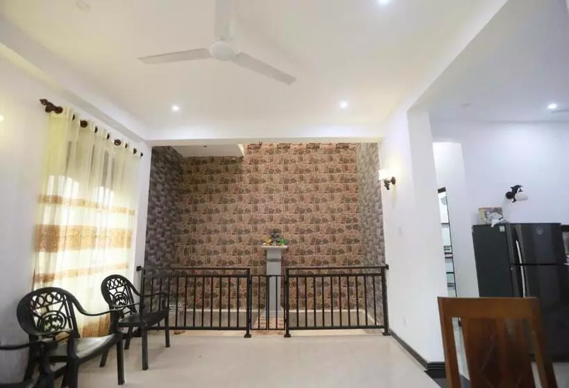 ホテル Surfside Retreat Weligama
