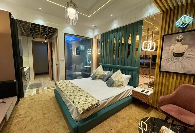 ペンション Deluxe Guest House