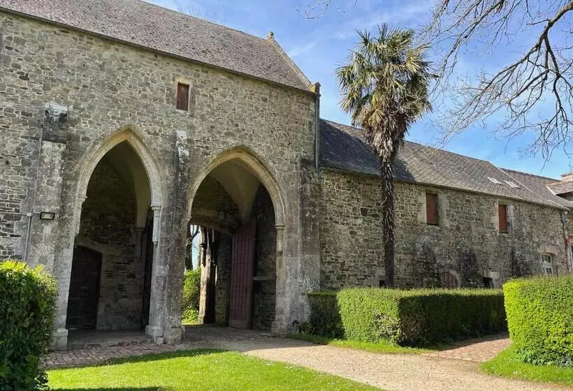 Aamiaismajoitus (B&B) Abbaye De Blanchelande