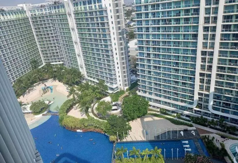 ホテル Azure Staycation By Dubai Cabin