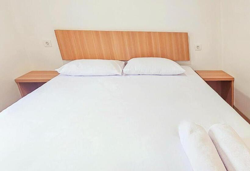 ホテル Buana Express Mitra Reddoorz