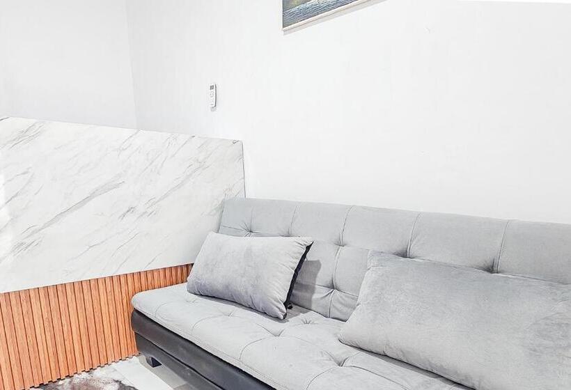 ホテル Buana Express Mitra Reddoorz