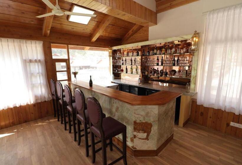 בית מלון כפרי Ezzenza Swarg By Beas Golf Resort Devlok Manali