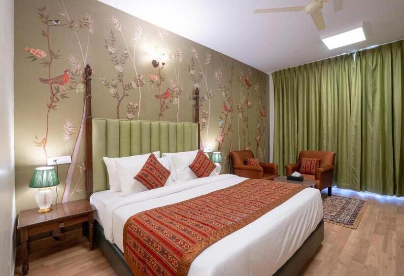 בית מלון כפרי Ezzenza Swarg By Beas Golf Resort Devlok Manali